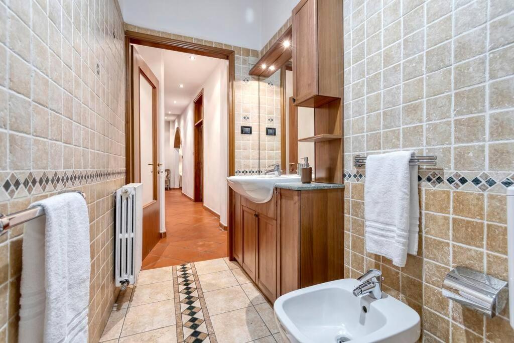 Fine Arts Apartment - Tv 40' Hd Netflix Prime Dazn Bolonia Exterior foto